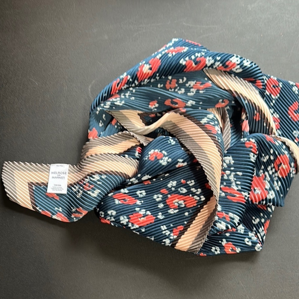Melrose and market scarf 40”